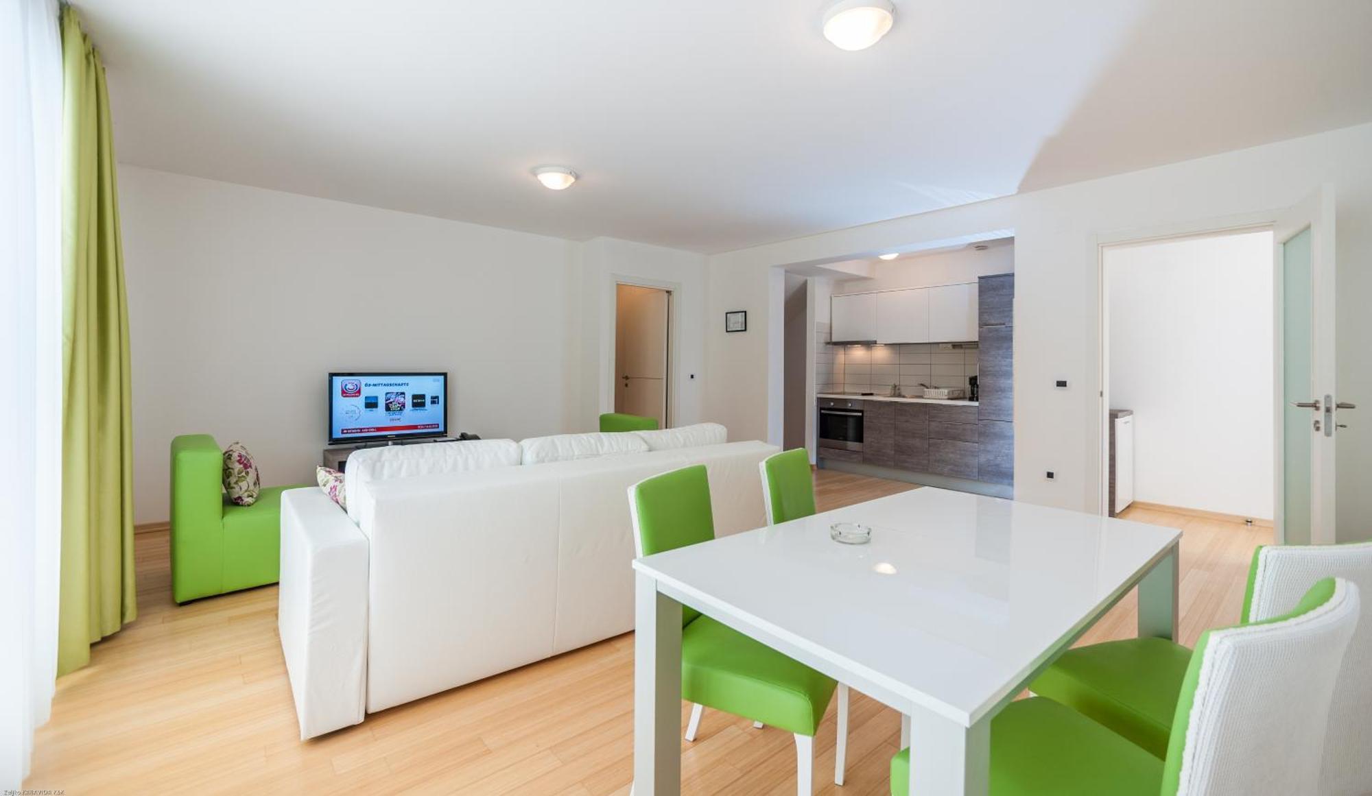 Sunnyside Apartments Resort Петрчане Номер фото